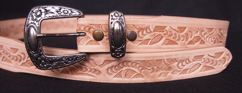 カービング風 型押しプンターレ付きベルト バックル