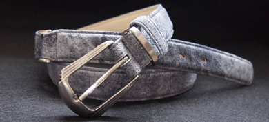 優しい風合いと淡い色味が特徴の高級感溢れる山羊革ベルト ブルーグレー 革ベルト・ファッションベルト 優しい風合いと淡い色味が特徴の高級感溢れる山羊革ベルト ブルーグレー